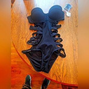 VICTORIA'S SECRET CUTOUT ONE PIECE SWIMSUIT